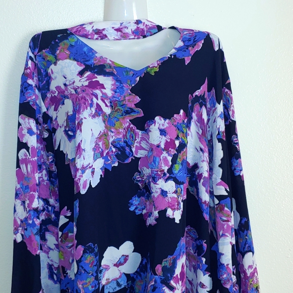 Beautiful black white and purple plus size blouse 2to3x soft femine material
